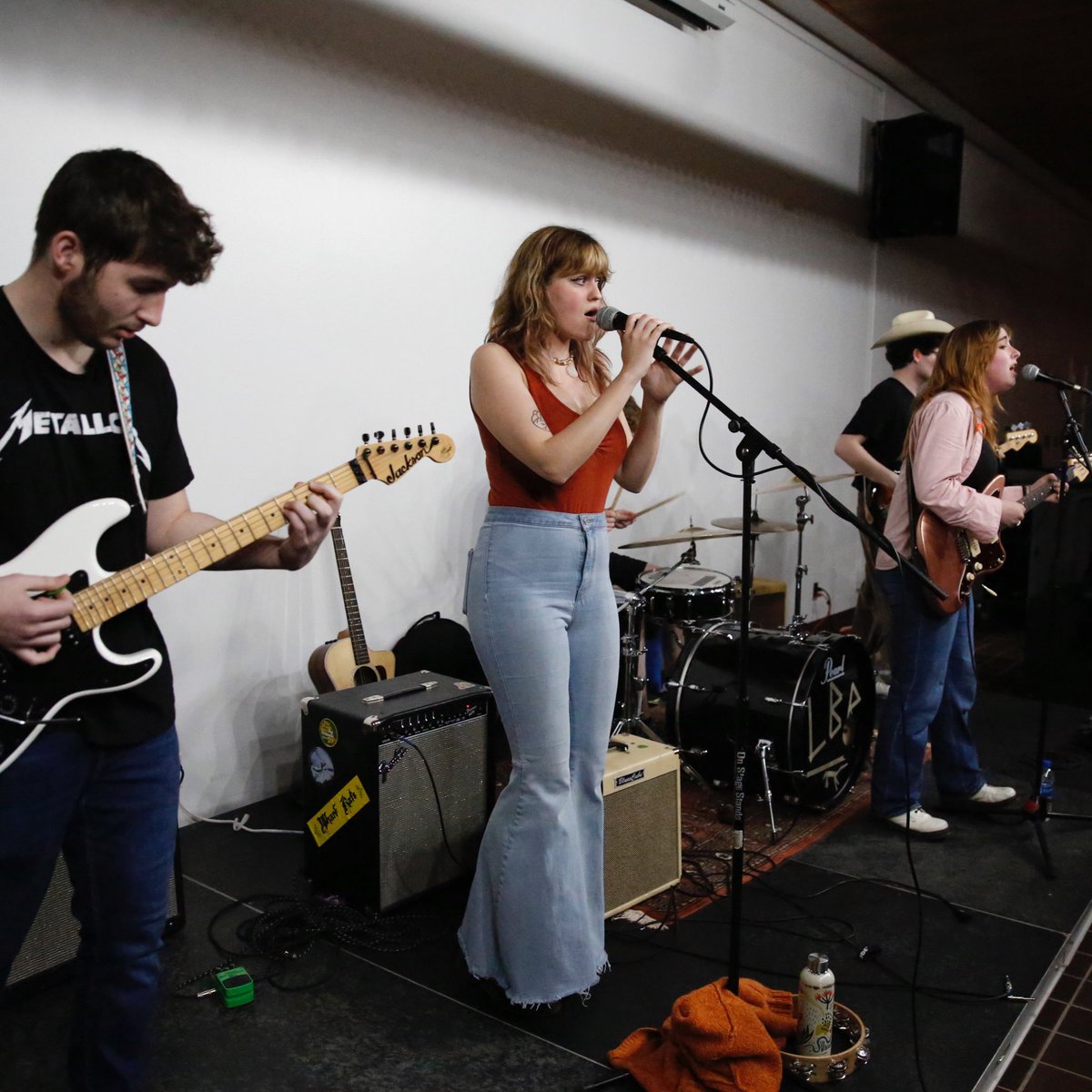 OneontaSLAB's tweet photo. Here is a small look into the SLAB’s music department! One of SUNY Oneonta’s very own bands called Seeing Double performed last week at Hunt Union. 

Comment down below which SUNY Oneonta band is your favorite! 

#OneontaSlab #SLAB #OneySLAB #Musicdepartment #SeeingDouble https://t.co/5FwGF5ESGc