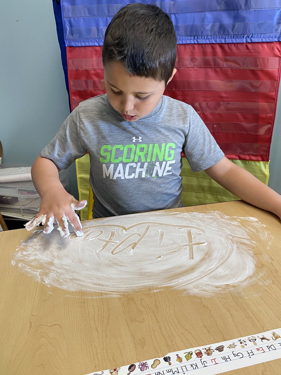 PiotrowskiFFE's tweet photo. Having fun reinforcing two syllable words in extra help #shavingcream #fundations #connect4 #makinglearningfun https://t.co/DwjIavX3ly