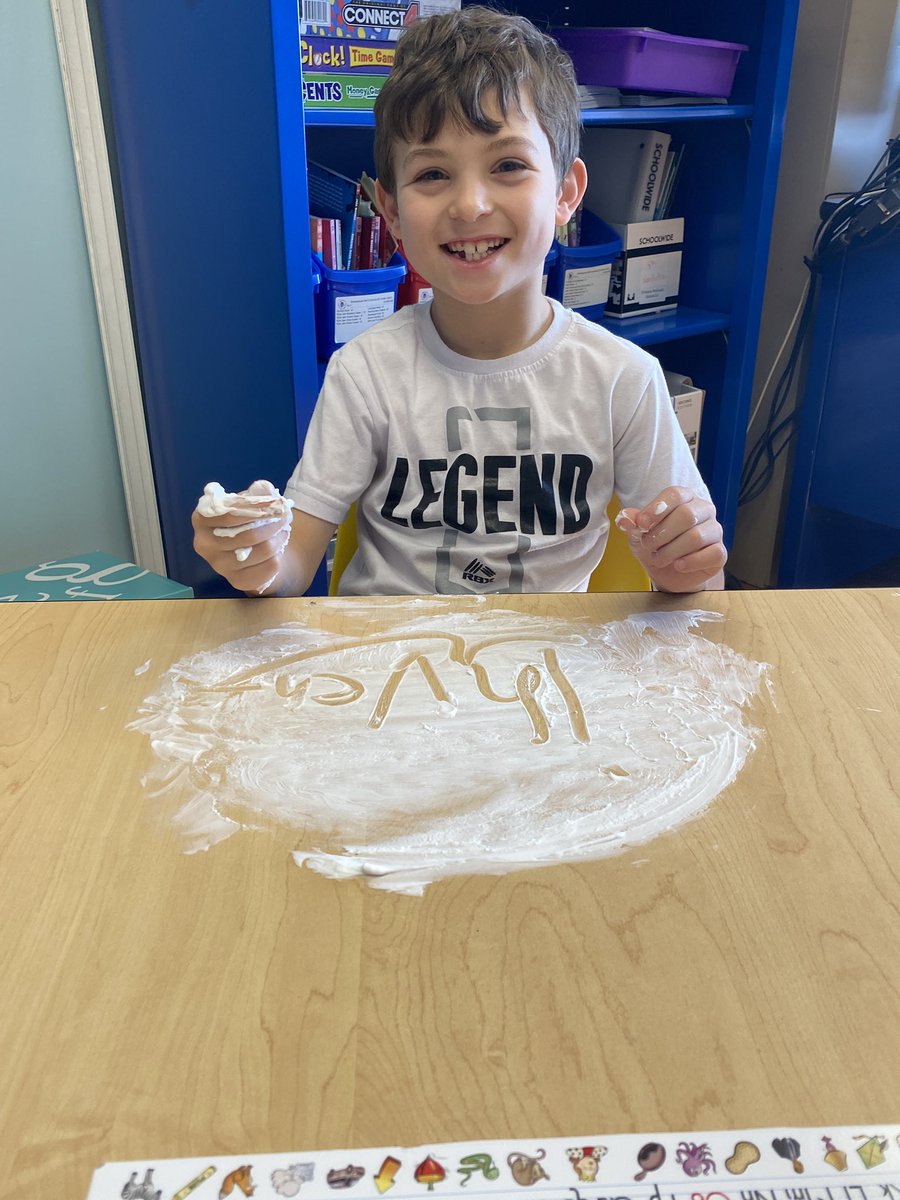 PiotrowskiFFE's tweet photo. Having fun reinforcing two syllable words in extra help #shavingcream #fundations #connect4 #makinglearningfun https://t.co/DwjIavX3ly