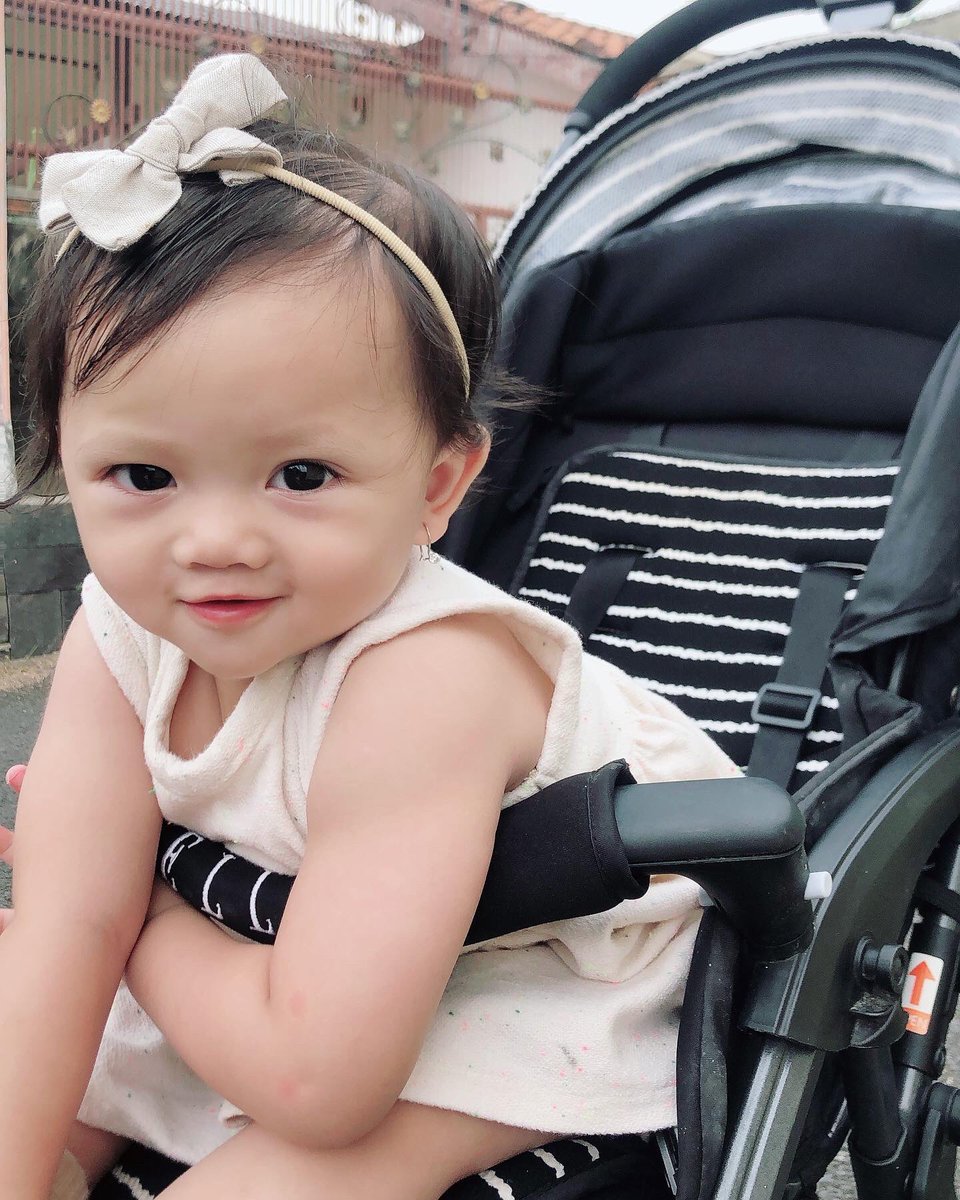 echydestianaa's tweet photo. Makin besar makin cantik.. ga kerasa banget udh lari skrg 🤣 supaya mama kurus ya nuuumm.. https://t.co/dmKU8RDqIu