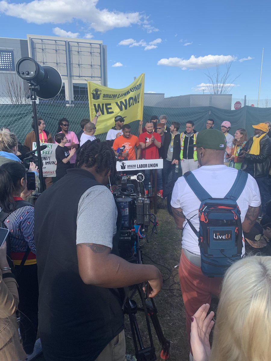 J__Velasquez's tweet photo. Workers from over 100 Amazon warehouses have reached out to @amazonlabor for help organizing, says ALU VP Derrick Smalls. 

“We woke up the world and shook up the union movement,” says @DerrickPalmer_ https://t.co/R8MqPe9tOE
