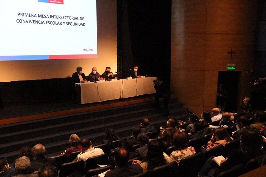 DPRMaule's tweet photo. 📌Hoy se desarrolló la primera mesa intersectorial de convivencia escolar y seguridad liderada por el delegado regional @humbertoaqueveque y el subsecretario de Prevención del Delito, Eduardo Vergara, junto a la gobernadora @cribravoc y diversas autoridades regionales y comunales https://t.co/vT5gGfhZYW
