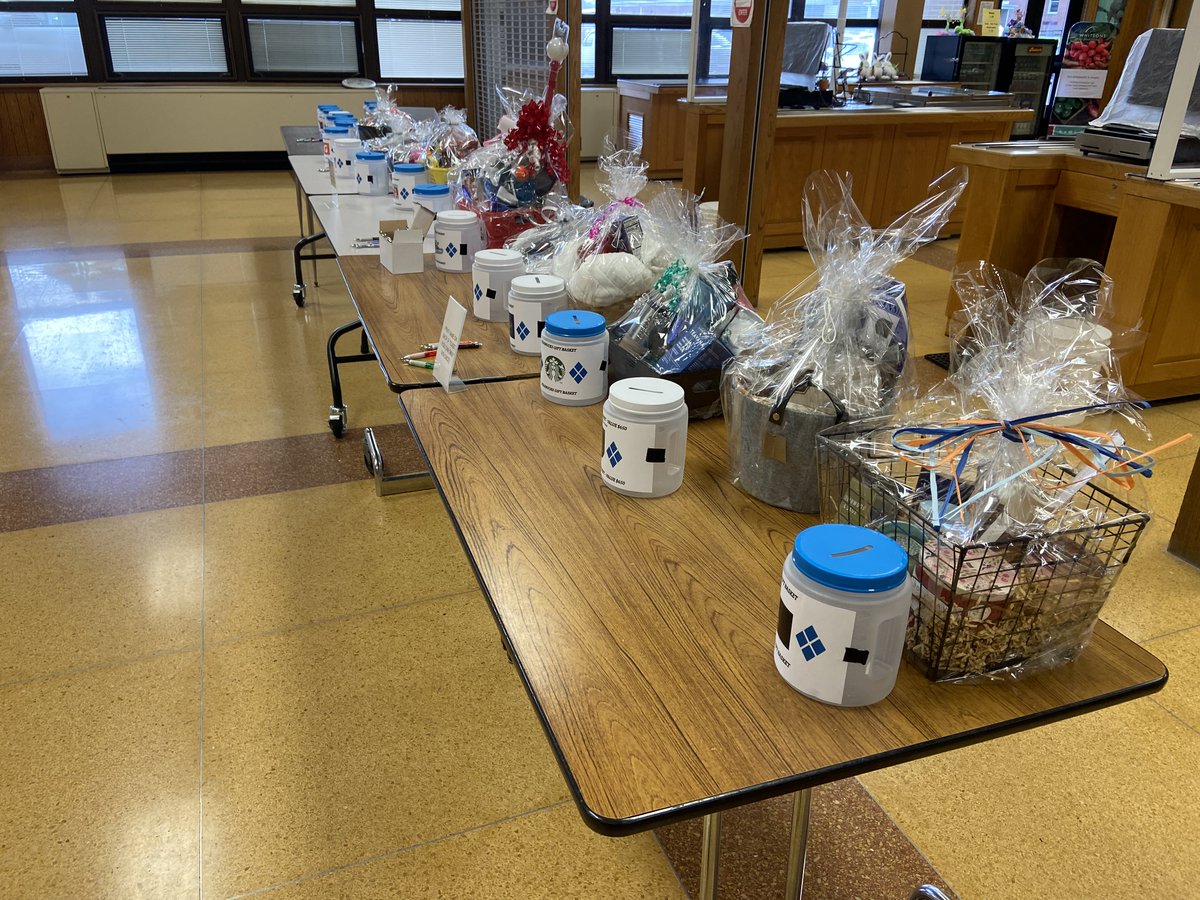 Tonight is the big event! @YSHSMiniTHON will start at 7 p.m., but there is still a lot of work to do beforehand. Students are currently decorating, prepping materials, and getting organized. Good luck to everyone involved! #FTK #YSBOLD
