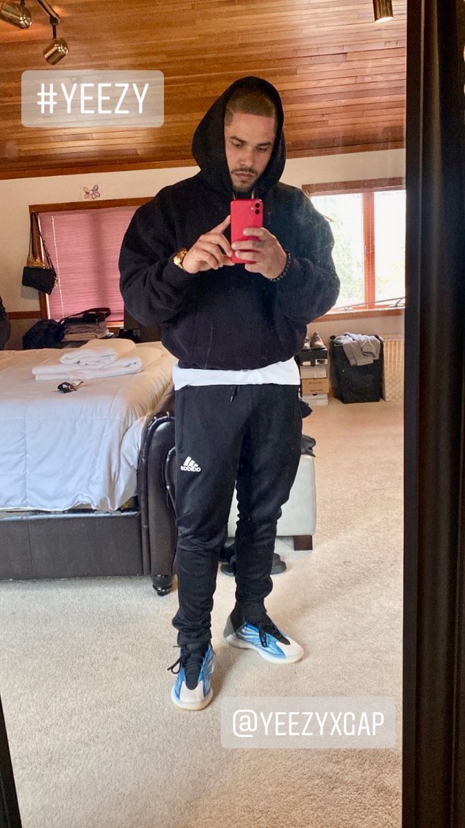 Guapboy0203's tweet photo. Yeezy type of day #yeezygap #yeezy https://t.co/pZKx7TPe1w