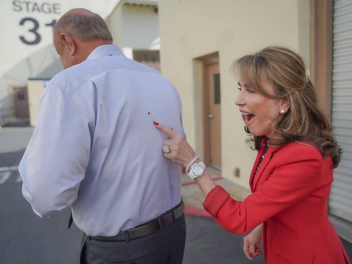 Robin_McGraw's tweet image. Look who I found!!! 🐞 It's good luck!!! We're going to have a great day!