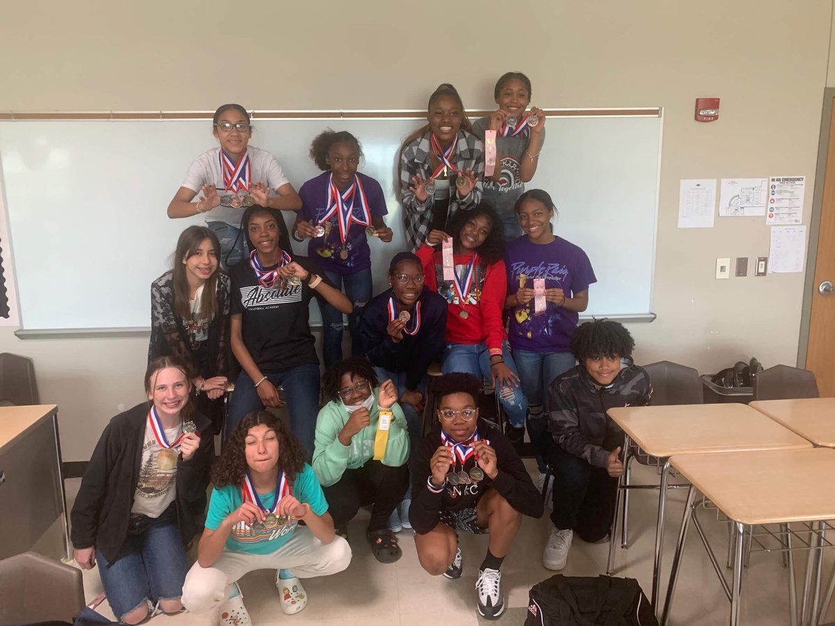 RodeoPalms's tweet image. Congrats to our RPJH 8th grade girls as they are the 2021-2022 Alvin ISD Girl's Track and Field District Champions! 🥳🥳🥳 #razorbackpride @AlvinISD @rodeopalms