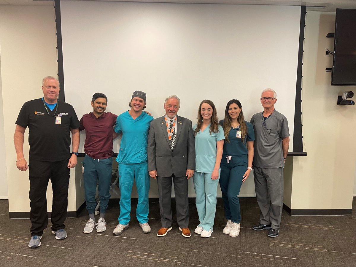 AGDdentist's tweet photo. AGD President Dr. Gerry Botko traveled to Texas this week and stopped by to visit the dental students a UT Health San Antonio. 
.
.
.
.
#academyofgeneraldentistry #BotkoOntheMove https://t.co/HEcFAp6uZk