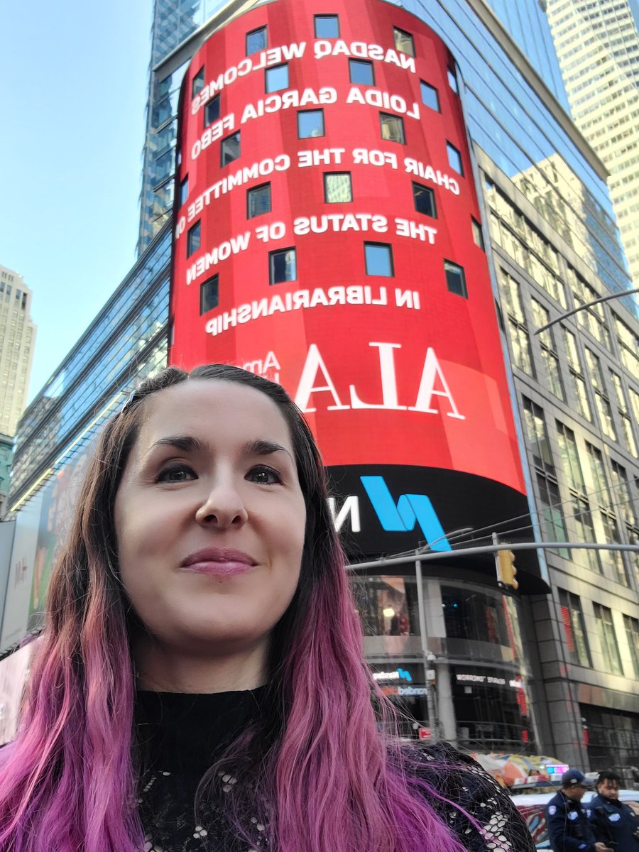 JRLibrarian's tweet photo. Advocating for libraries at the #NASDAQ closing bell ceremony! #NationalLibraryWeek #AASLslm @ALALibrary @aasl @nycsla https://t.co/xwXdrSvL4x