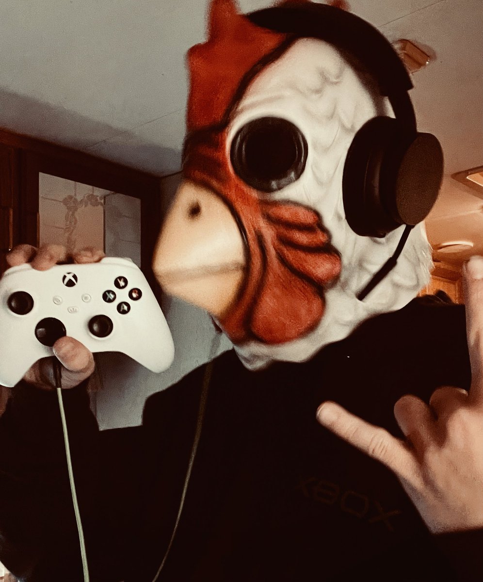 descendantbrahh's tweet photo. Do you know what time it is? 🐔 #xbox #Microsoft #hotlinemiami #jacketcosplay #payday2 #XboxGamePass https://t.co/Kv8WmWVmi7