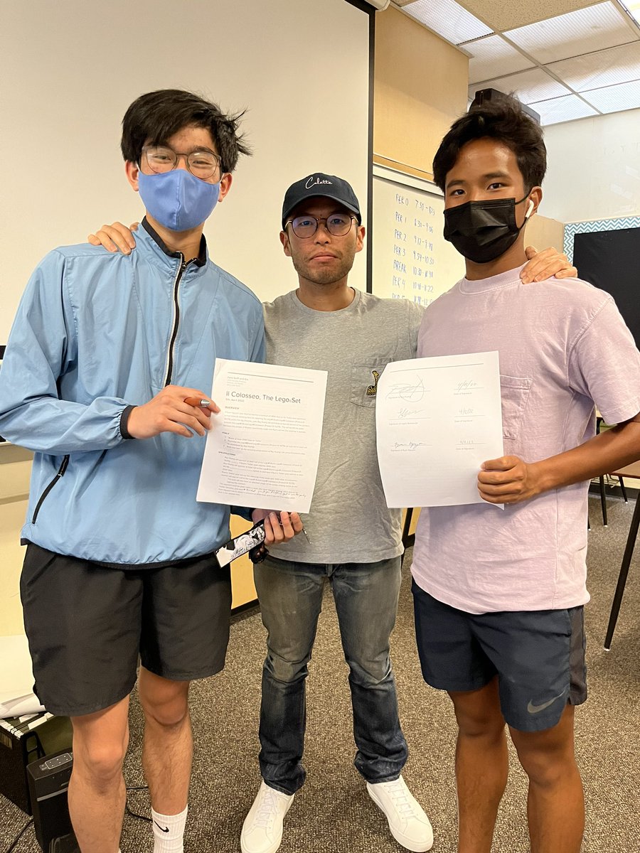 wachie's tweet photo. Hey everyone my Econ teacher said he would pay for half the Lego Colosseum if this got to 3000 likes. #LetsMakeItHappen #PleaseHelp feel free to retweet as well❤️‍🔥 https://t.co/RLj1tNFiio