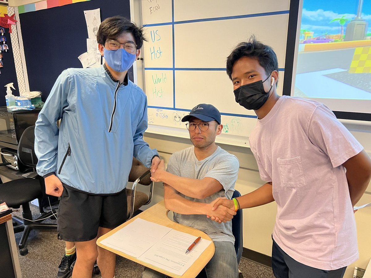 wachie's tweet photo. Hey everyone my Econ teacher said he would pay for half the Lego Colosseum if this got to 3000 likes. #LetsMakeItHappen #PleaseHelp feel free to retweet as well❤️‍🔥 https://t.co/RLj1tNFiio