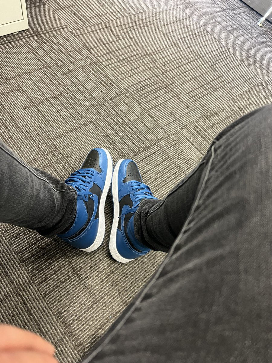 DelacruzOnadel's tweet photo. Just rockin the blues #FlyKickFriday #lifeatatt @LymariNegron even cooler than yours! @One_FLA https://t.co/uLNx3D0Svt