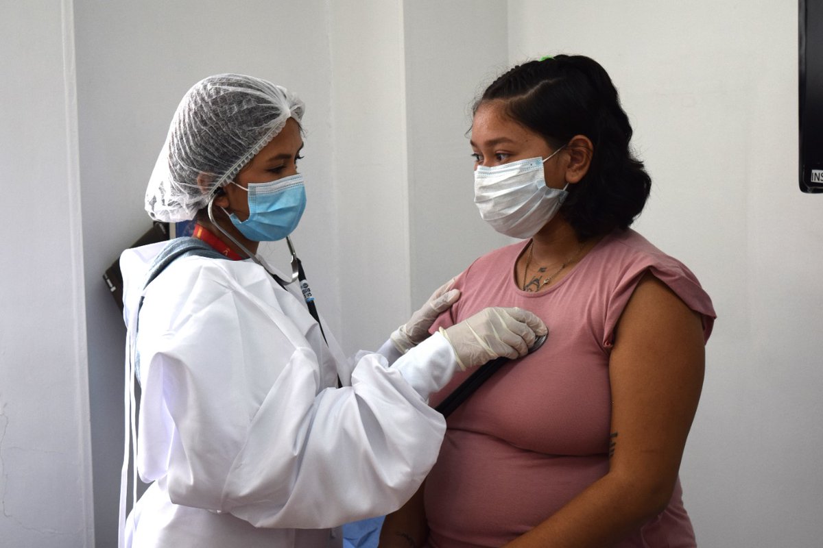 SubRedCentroOri's tweet photo. Wleidimar escucha el corazón de su bebé de 7 meses en su control prenatal en el Centro de Salud Los Alpes, gracias al apoyo de @OIMColombia @StatePRM https://t.co/zBUh0xSB25