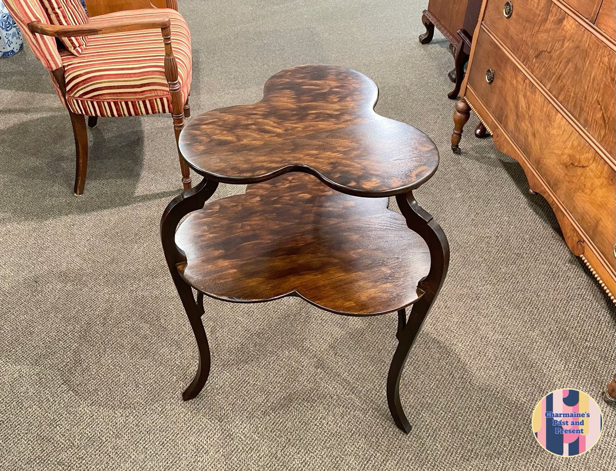 charmainesVic's tweet photo. This two tiered table with its curved legs and unique shape would make a marvelous accent for beside an armchair or in a hallway!
See more on our website: 
https://t.co/AJNUnsqleU

#vintagesidetable #clovershapetable #shoplocalyyj #victoriabc #yyjvintage #charmaines https://t.co/Hu8gYZuvGL