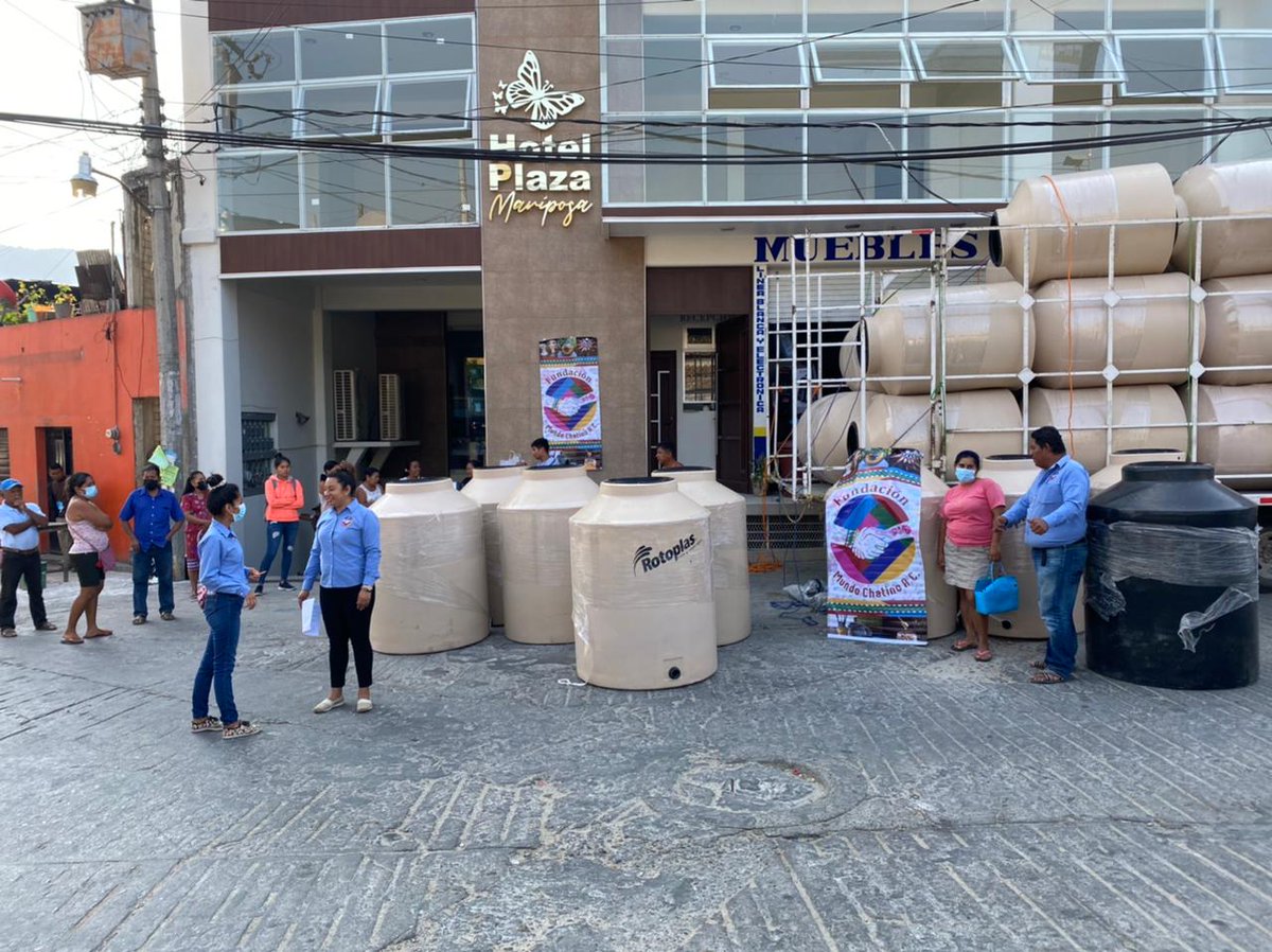 psicluis222's tweet photo. A nombre del ing. Mauro Cruz líder de @afodepoac y en coordinación con la AC Mundo Chatino se hizo entrega de acciones subsidiadas en el Municipio de #SantosReyesNopala, entregando resultados que generan cambios. https://t.co/uta9jdzUNx