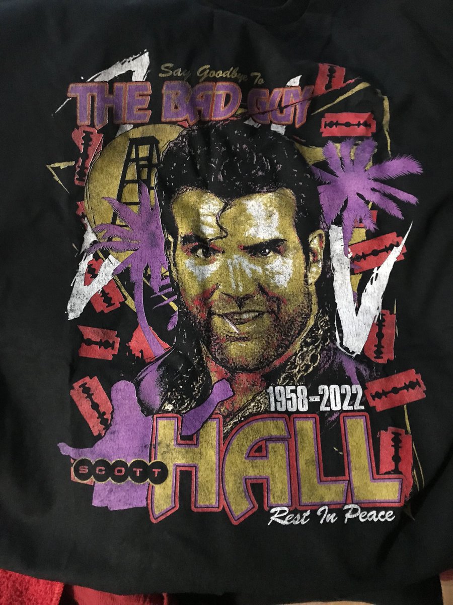 sassybellissima's tweet photo. My last Scott shirt!   #HallGood https://t.co/zmahvnnGcn