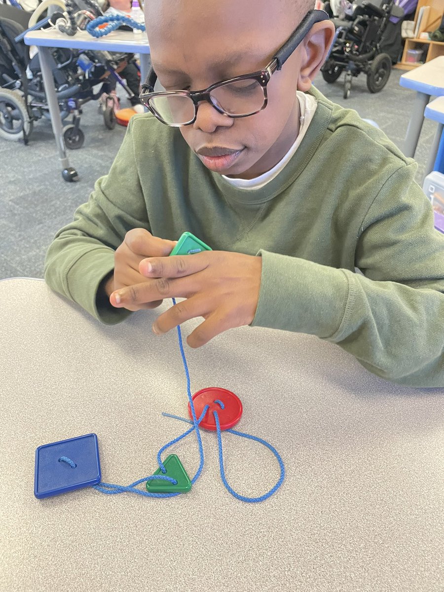 teach_withMrsV's tweet photo. Today Ss worked on identifying 2D shapes and also worked on their fine motor skills at the same time! We love interactive learning! #Room109Rocks https://t.co/KYfBXE6w3Q