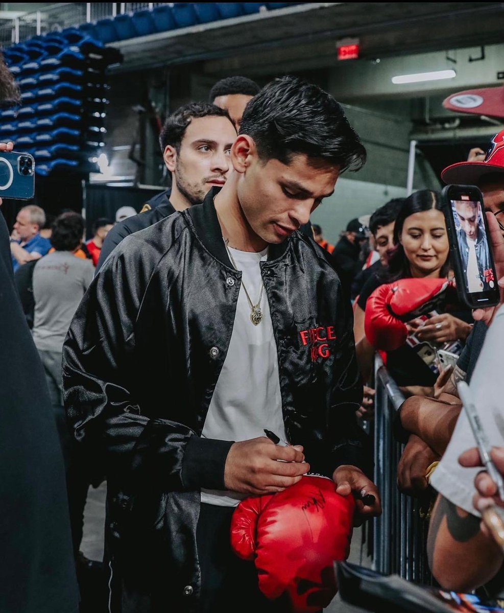 RyanGarcia's tweet photo. Respect Battle War ⚔️🥊 https://t.co/D5XRZplboF