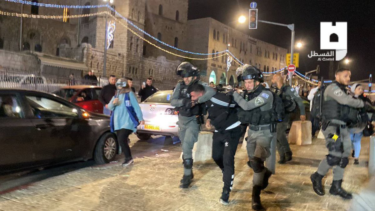 Timesofgaza's tweet photo. Tense night at Damascus Gate. https://t.co/vNTwfTLyYI