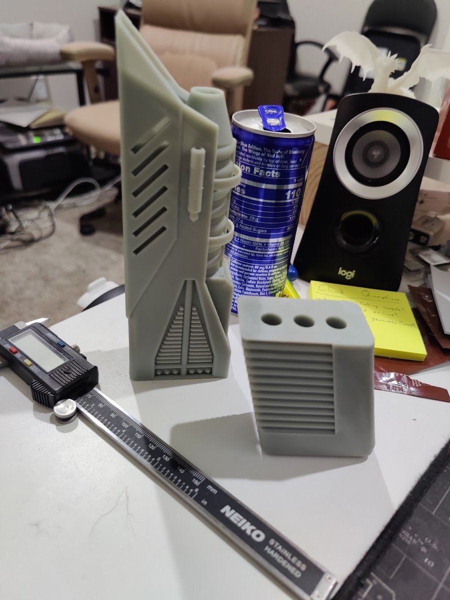 Macguyvok's tweet photo. What's that, you ask? Oh, just some prototypes from @matthoadley, for the main weapon of an OC of mine.

Wanted these guns modeled for over a decade. And I cannot tell you how excited I am!

Have an OC? Or just need cosplay props? Commision  @ForgeofDestiny! You won't regret it! https://t.co/3XjjwONCHw