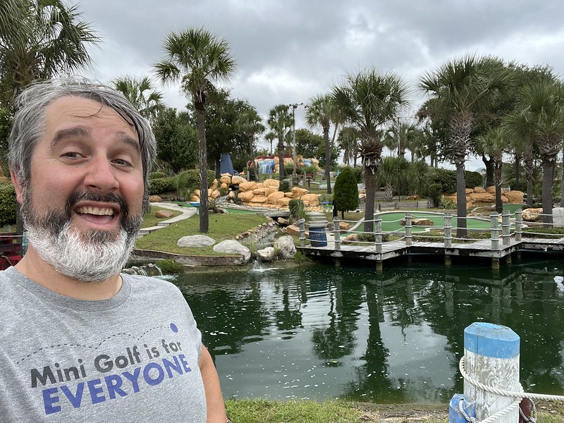CouplePutts's tweet photo. Back in October during the #MiniGolfMasters, Mr. Tee aka @tomrloftus popped by Pirate's Watch in Myrtle Beach to take a glance. One of the few pirate-themed courses he has not explored in MB but hopes to in the future. Get the skinny over at https://t.co/XJwrRm9Tga
#minigolf https://t.co/f4q0nwIvWg