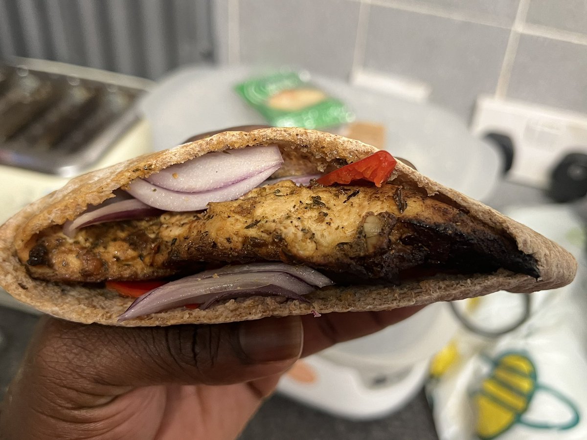 2001joe_mendy's tweet image. Say hello to my Chicken Gyros. That's what I made earlier today!!! #FridayCooking #Gyros
