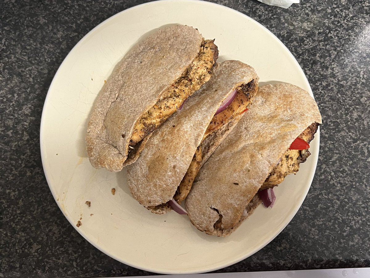 2001joe_mendy's tweet image. Say hello to my Chicken Gyros. That's what I made earlier today!!! #FridayCooking #Gyros