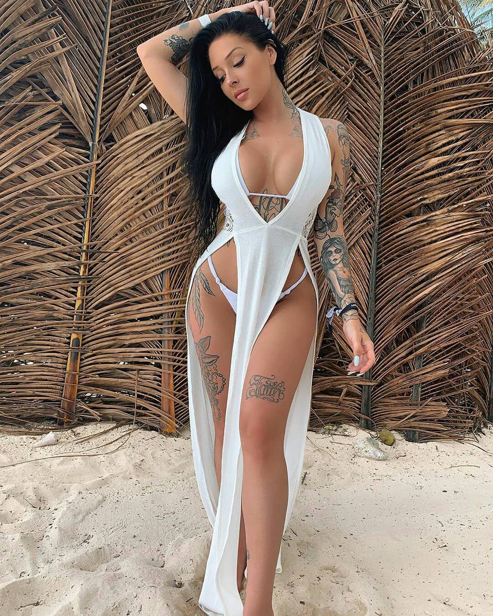 M39014519Moore's tweet photo. RT if you like Model: valerie.c_ https://t.co/J7CjplJJZQ