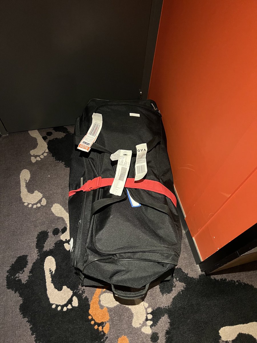Simon Zutshi (@simonzutshi) on Twitter photo At last I have my bag back. Only missed 2 days out of my 4 day ski trip. Looks like my bag has done more travelling than me recently thanks to a mix up at <a href="/bhx_official/">Birmingham Airport</a> At last I have my bag back. Only missed 2 days out of my 4 day ski trip. Looks like my bag has done more travelling than me recently thanks to a mix up at <a href="/bhx_official/">Birmingham Airport</a>
