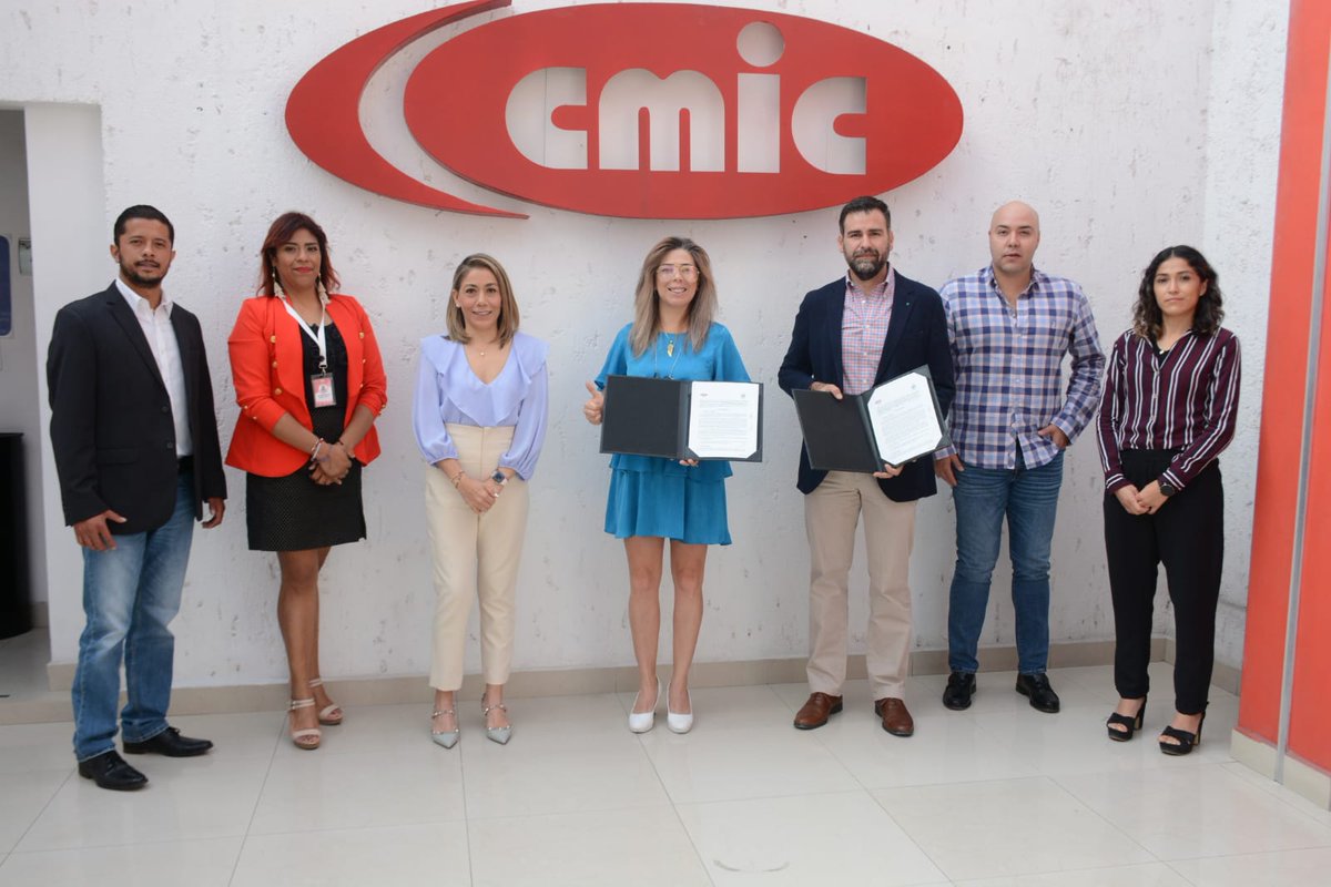 QroCMIC's tweet photo. Firma de convenio de colaboración de la #CMICQuerétaro y el #IMELI por nuestro presidente @oscarhale, Carlos Jalife Daher y Amada Odette Murillo para promover el #emprendimiento e impulsar la creación de #negociosinnovadores https://t.co/gTQWg5aa6X