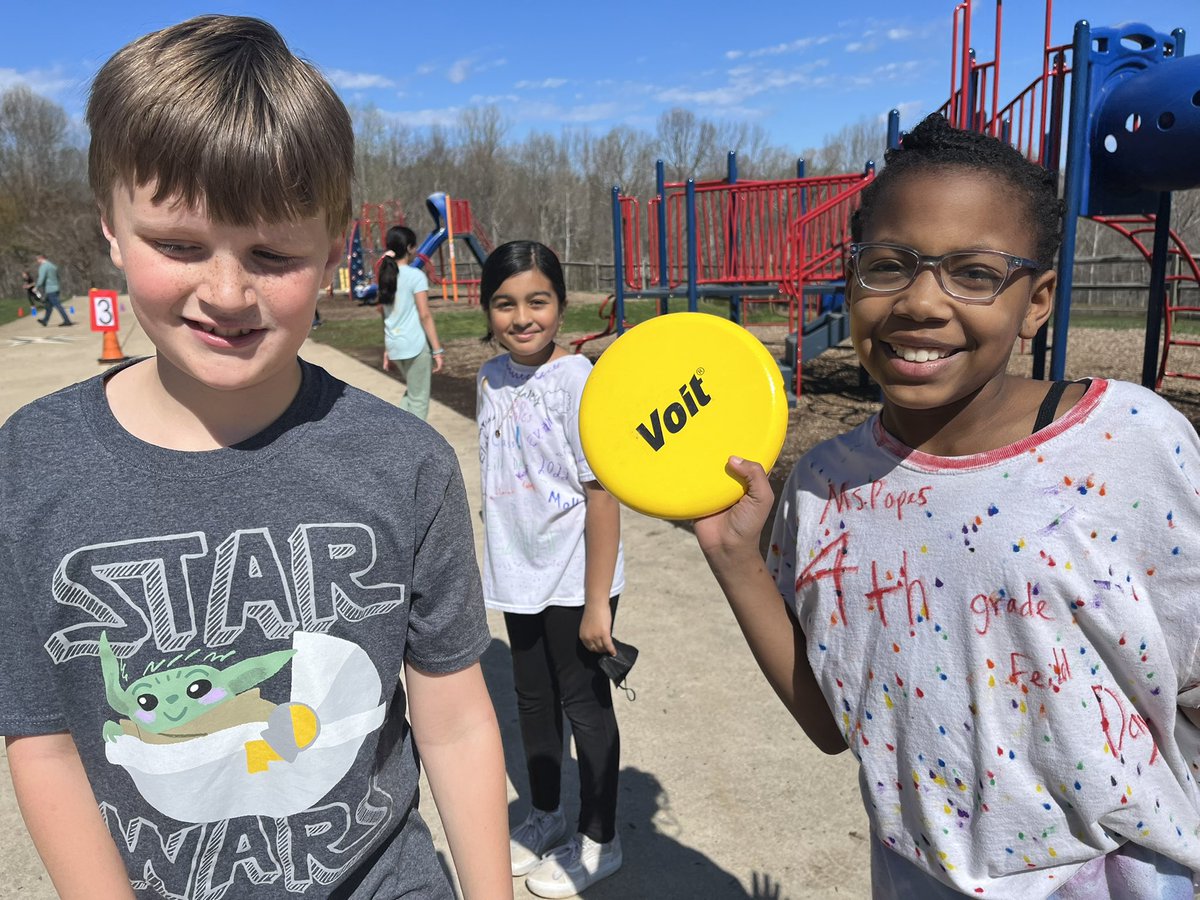 Mrs_Pope_132's tweet photo. Field Day Fun! 😎 #ashlandsoar https://t.co/EmyMAj13Zr
