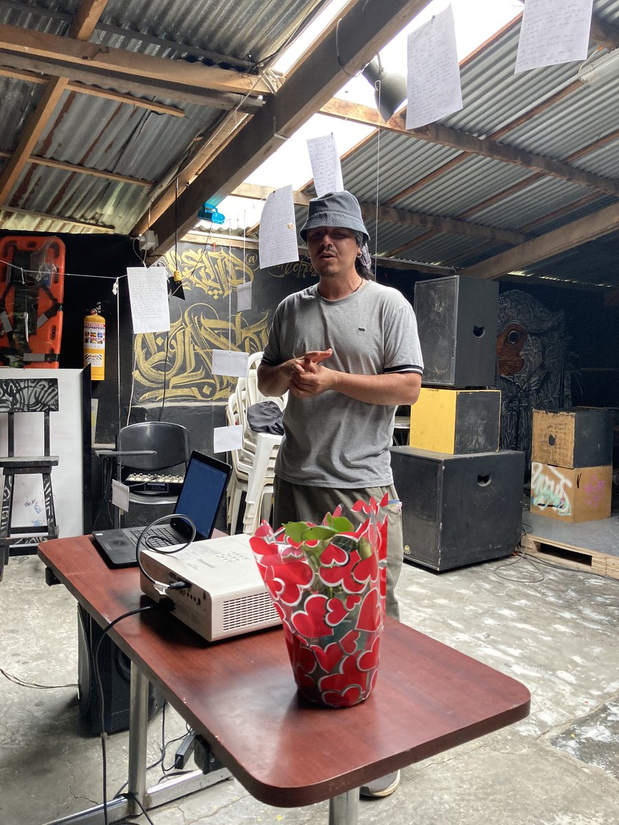 SantiagoLondoñoUribe tweet media