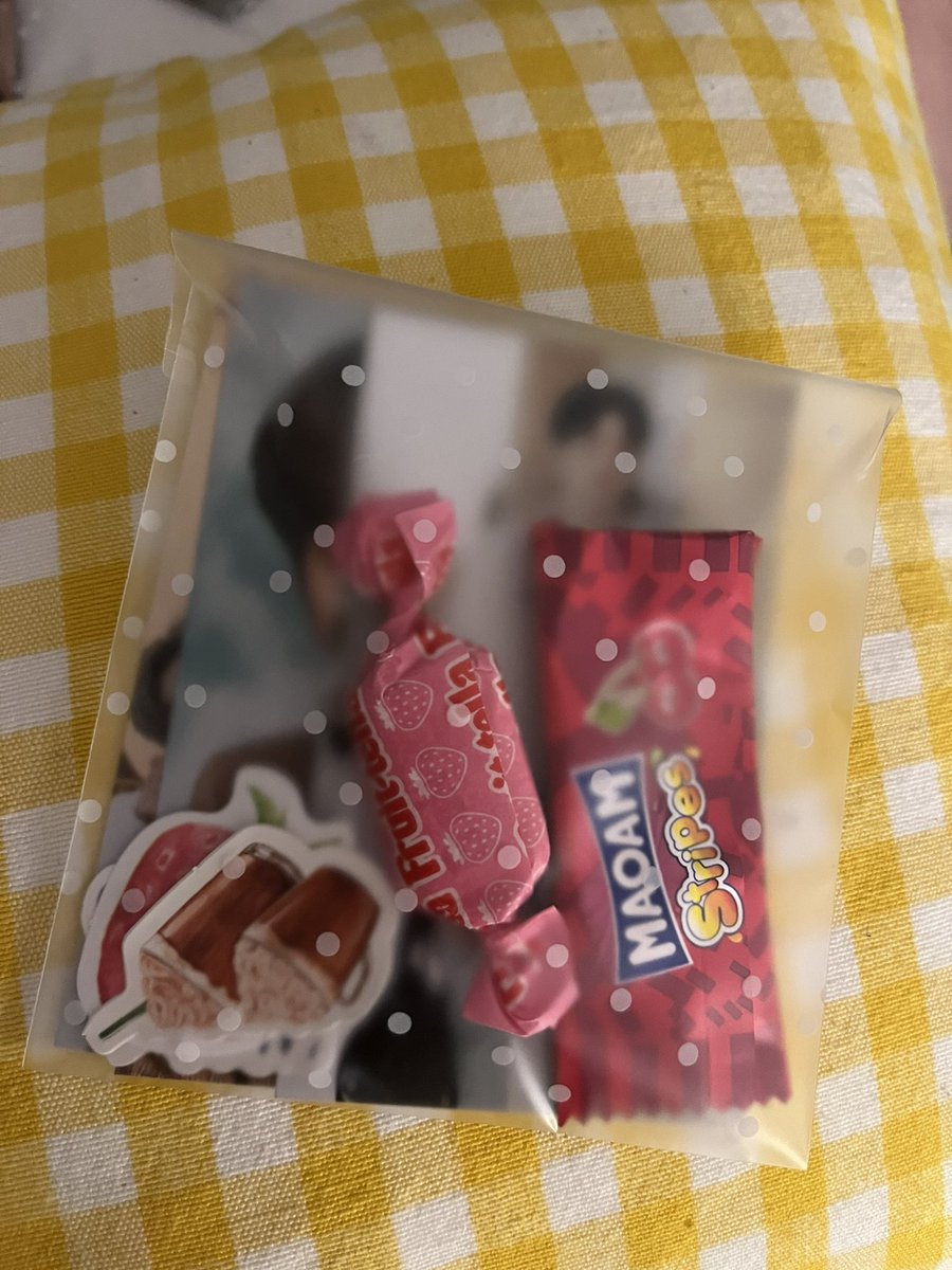 Vmin_nx's tweet photo. ATEEZ London Day 1 Freebies🦋 They include 3 random pictures, 3 stickers and 2 sweets. I will only be doing approximately 50 bags☺️ I will be outside Wembley Arena on Day 1 (30th April) handing them out. Can’t wait to meet you all💗💗 #ATEEZWORLDTOUR2022 #ATEEZinLondon https://t.co/LvxUUnwwQI
