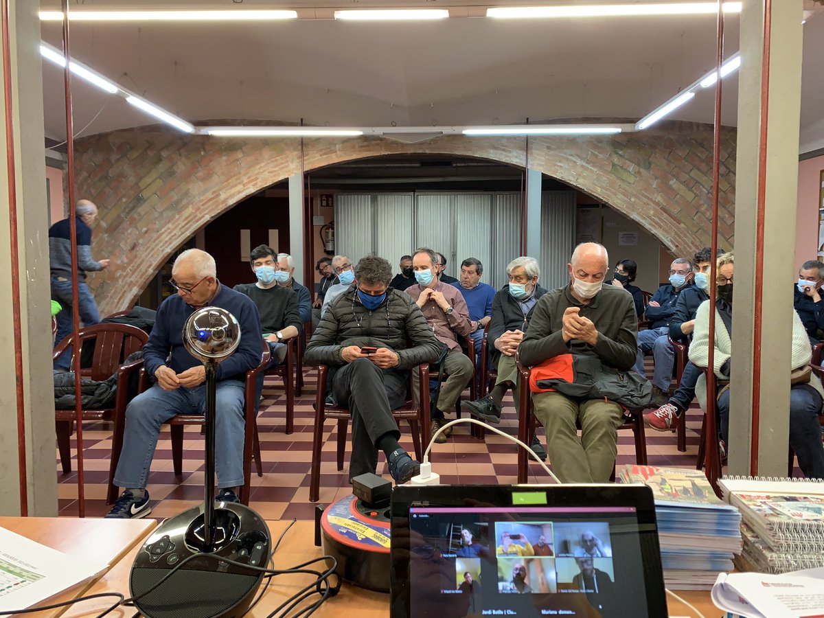 PolloRoses's tweet photo. Avui reunió de vegueria a Girona, gràcies a les companyes d’@OrigenGirona per la rebuda i pel genial piscolabis.
El mes que ve, cap a Lloret que hi falta gent..
#FEEC #DivisioTerritorial #Regio2 #SomEntitats #ExcursionismeCatala https://t.co/ptOHMg8z19