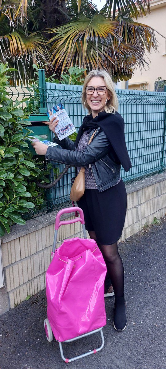 GenerationZ_81's tweet photo. Boîtage dans tout le département avec @ReconqueteTarn  à J-2 du premier tour ! #electionpresidentielle2022  🇫🇷 https://t.co/O1CPHX1N37