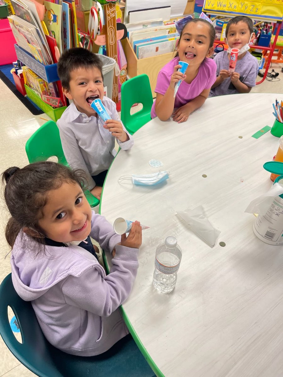 OES_Ocelots's tweet photo. 🍧Thank you Olmito PTA for providing our students with a cold Fri-YAY treat!🍧 #weekoftheyoungchild2022 https://t.co/y7wTYU0WJ0