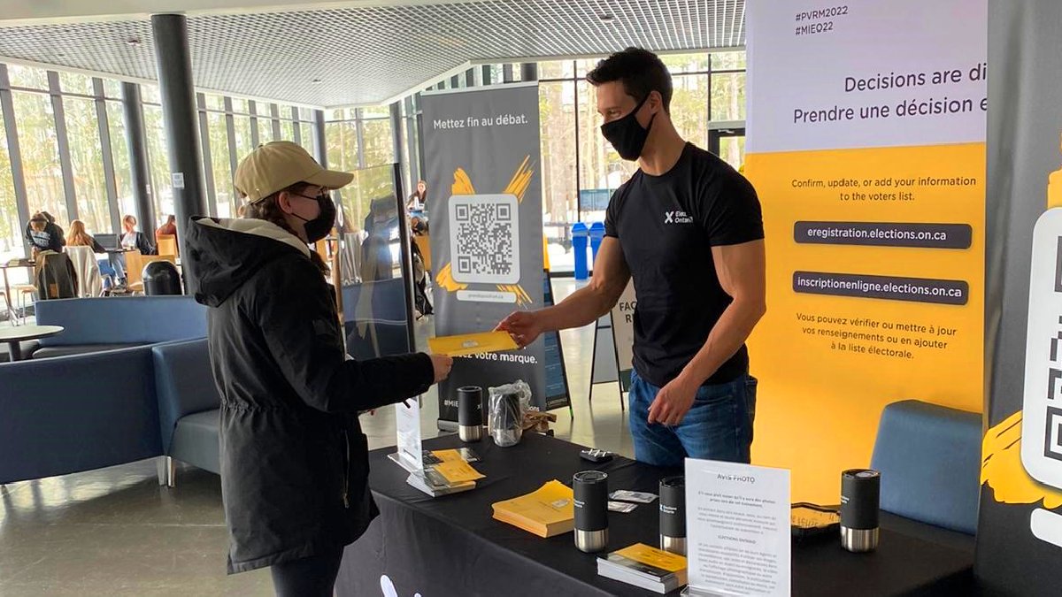 ElectionsON's tweet photo. That’s a wrap! Did you get to #SettleTheDebate? We held 52 events at colleges and universities across Ontario for #PVRM2022 to encourage students to get on the voters list for the upcoming election. Visit https://t.co/GgYojFLV30 to register. https://t.co/FEGqbVEBvE