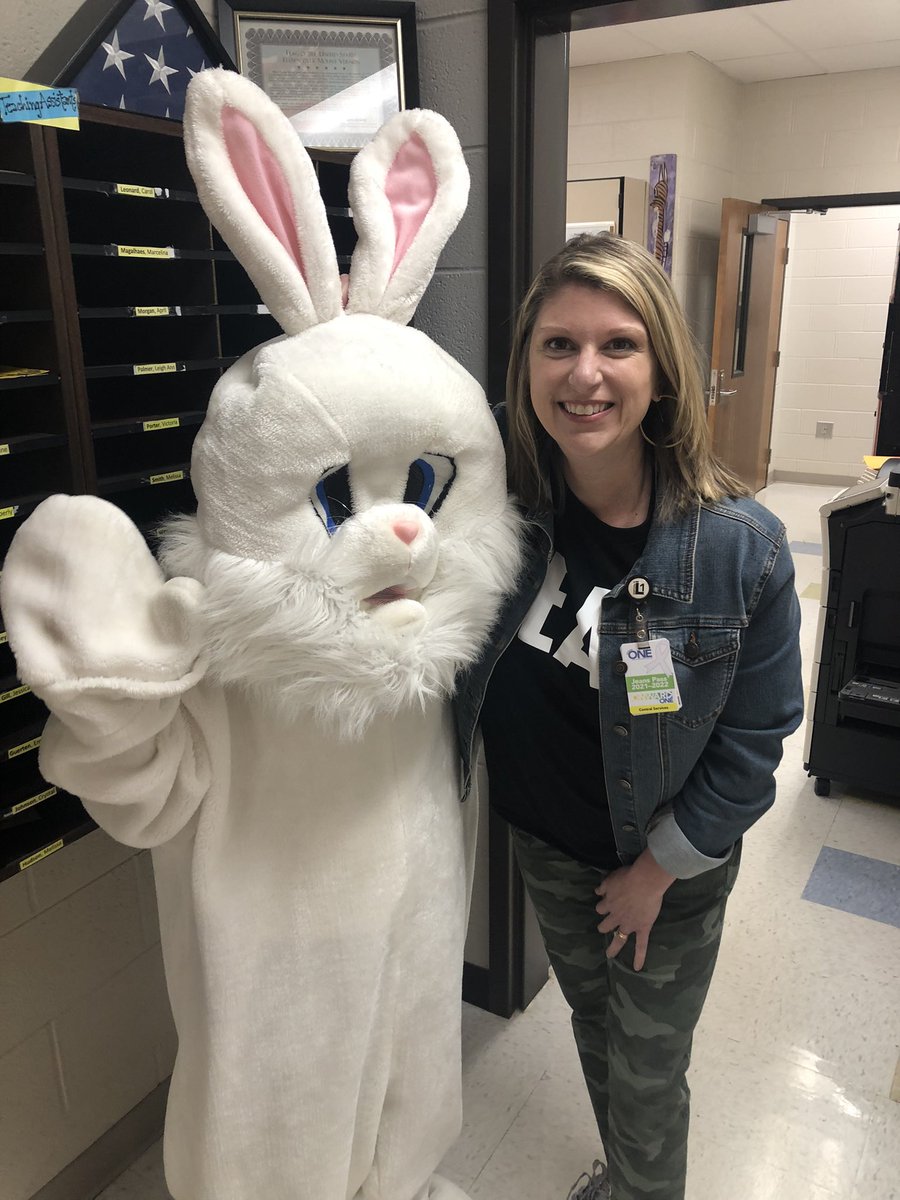 You never know who may show up at <a href="/lexingtonelemsc/">Lexington Elementary School</a>! Happy 🌺 Spring Break 🌸 everyone! <a href="/levelupliteracy/">Lori Poole</a>