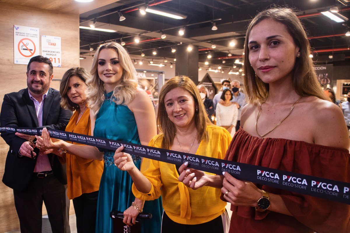 AlmacenesPycca's tweet photo. Así celebramos nuestra nueva tienda Pycca #DecoStore 🥂 en @Sanmarinogye, en una noche llena de lujo ✨ que compartimos junto nuestros queridos amigos, clientes, líderes de decoración y seguidores. 🤩💃🏽
¡Sigamos creciendo juntos! ☀️
#Pycca #SanMarino #deco #tendencias #evento https://t.co/sOzlpRLjcu