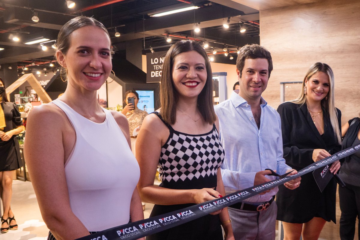 AlmacenesPycca's tweet photo. Así celebramos nuestra nueva tienda Pycca #DecoStore 🥂 en @Sanmarinogye, en una noche llena de lujo ✨ que compartimos junto nuestros queridos amigos, clientes, líderes de decoración y seguidores. 🤩💃🏽
¡Sigamos creciendo juntos! ☀️
#Pycca #SanMarino #deco #tendencias #evento https://t.co/sOzlpRLjcu