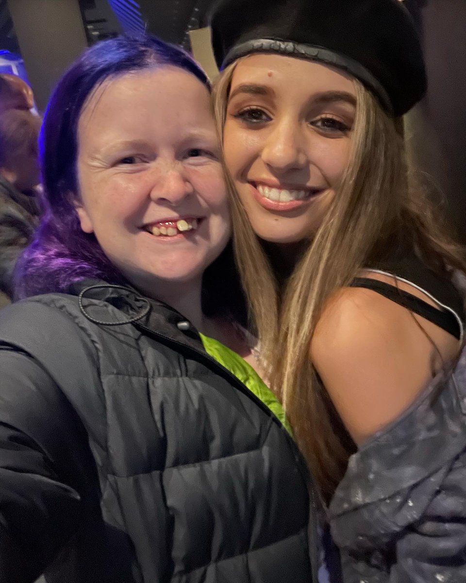 archerlover238's tweet photo. Last night felt surreal! @ChristinaCastle @Em_Jayne26 https://t.co/idOsFG1bAW