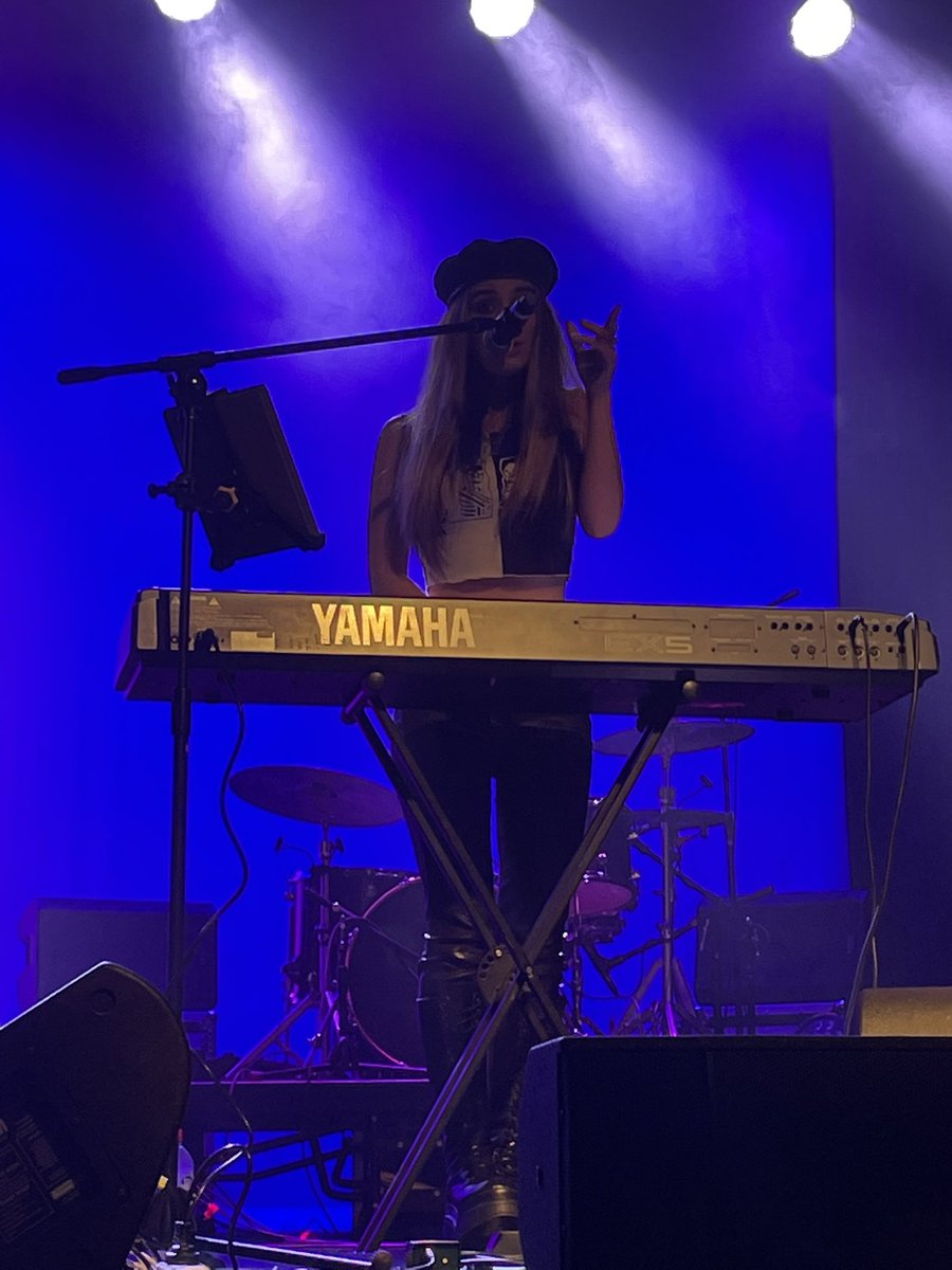 archerlover238's tweet photo. Last night felt surreal! @ChristinaCastle @Em_Jayne26 https://t.co/idOsFG1bAW