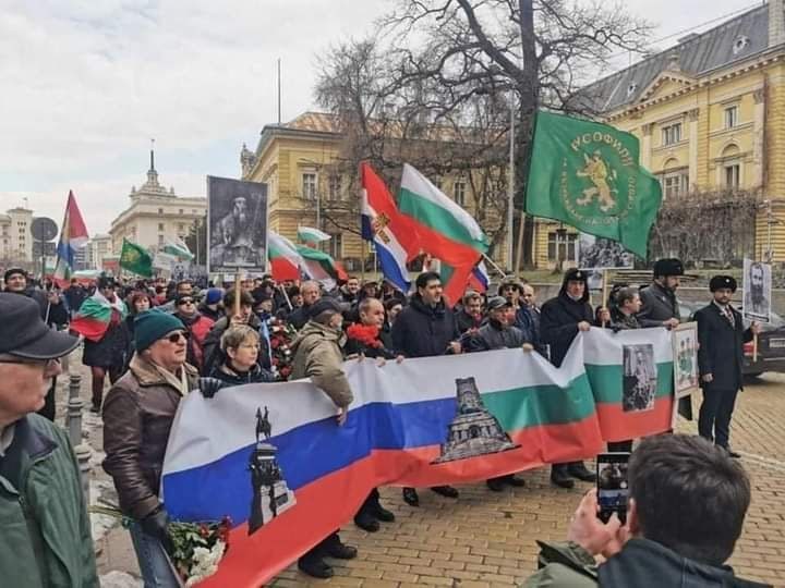 v_zaborovsky's tweet photo. В Болгарии прошла массовая акция в поддержку спецоперации армии России на Украине, против НАТО и бандеровской хунты https://t.co/55SaS9wM9y https://t.co/eXRUerxze5
