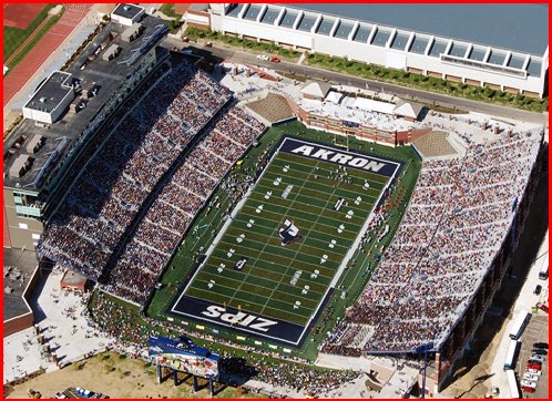 riley_robell's tweet photo. I am blessed to announce I have received an offer from The University Of Akron! Huge thank you to @CoachFess and @ZipsFB for this opportunity! @CoachWeachter @dannylan51 https://t.co/zbvxQ5fD0Z