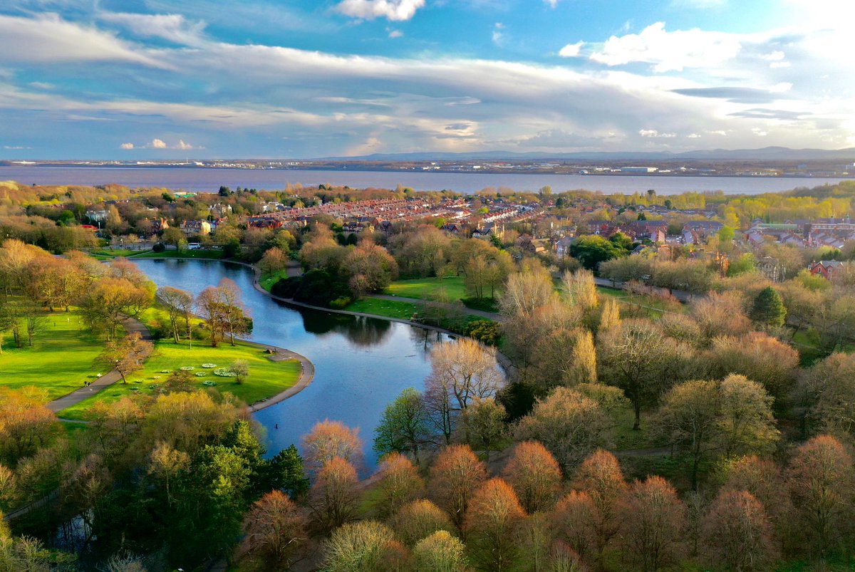 B4Biodiversity's tweet photo. Beautiful evening in Sefton Park to take us into the weekend 💚 A very picturesque urban birds eye view 🐦

Have a good one 🤩😎 https://t.co/o2RTaC0Gy3