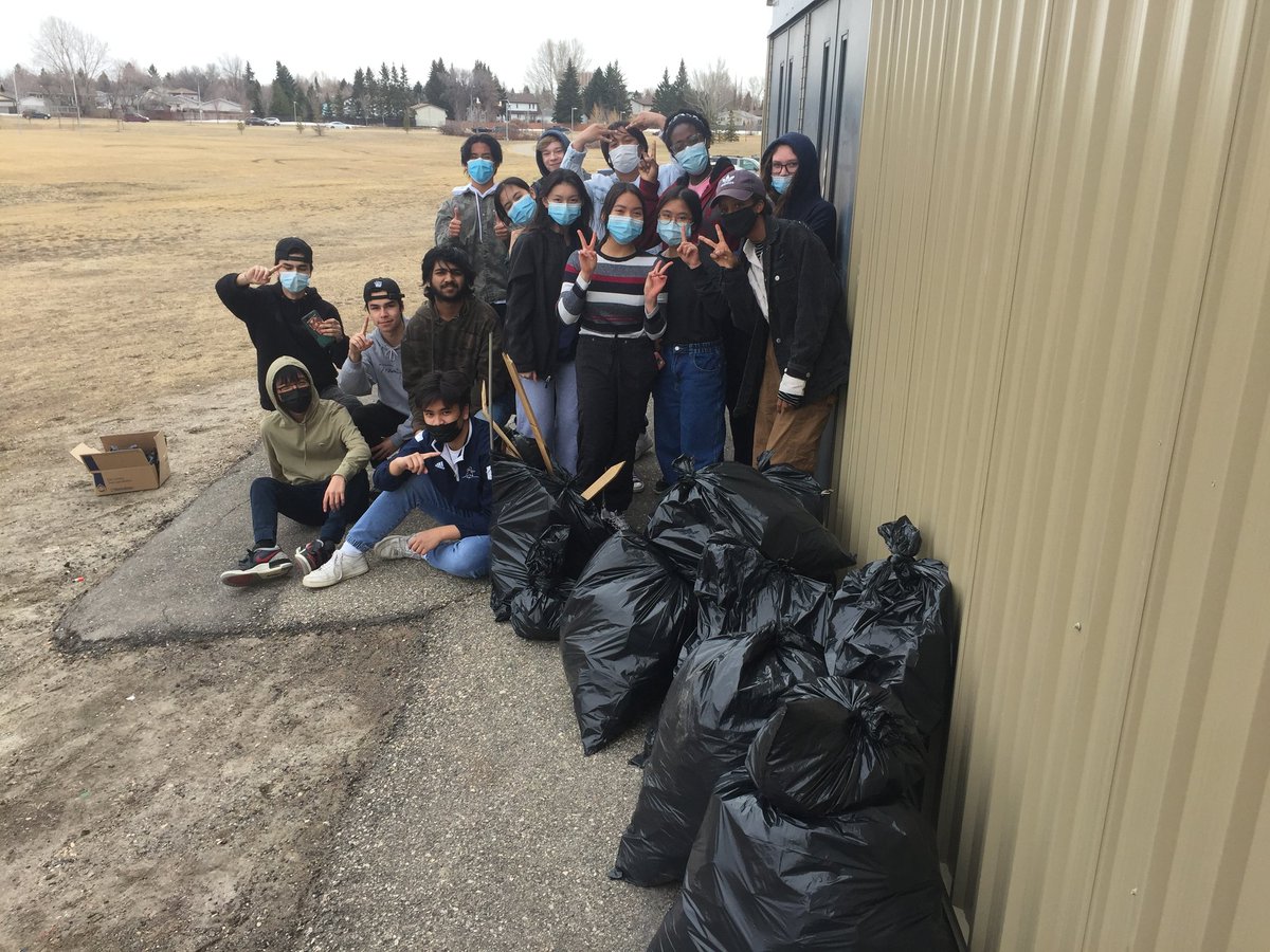 BethlehemStars's tweet photo. Our Catholic Studies 20 students taking care of God’s creation by cleaning up garbage around the school yard.
#stewardship #CatholicEdSask
#faithinaction #faithineducation #GSCSschools @GSCSNews https://t.co/j4JvgkzL1e