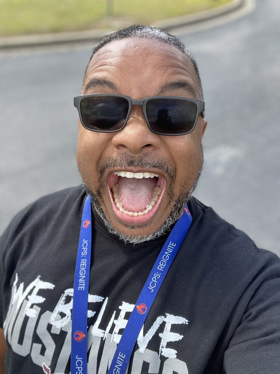 MrCMusicGuy's tweet photo. Y’all know what this face is for??? I’m officially on SPRING BREAK!!!!!!!!!!! #YESSSSSSSSSSSS #MXMS #Mustangs https://t.co/IO2OvCyL4W