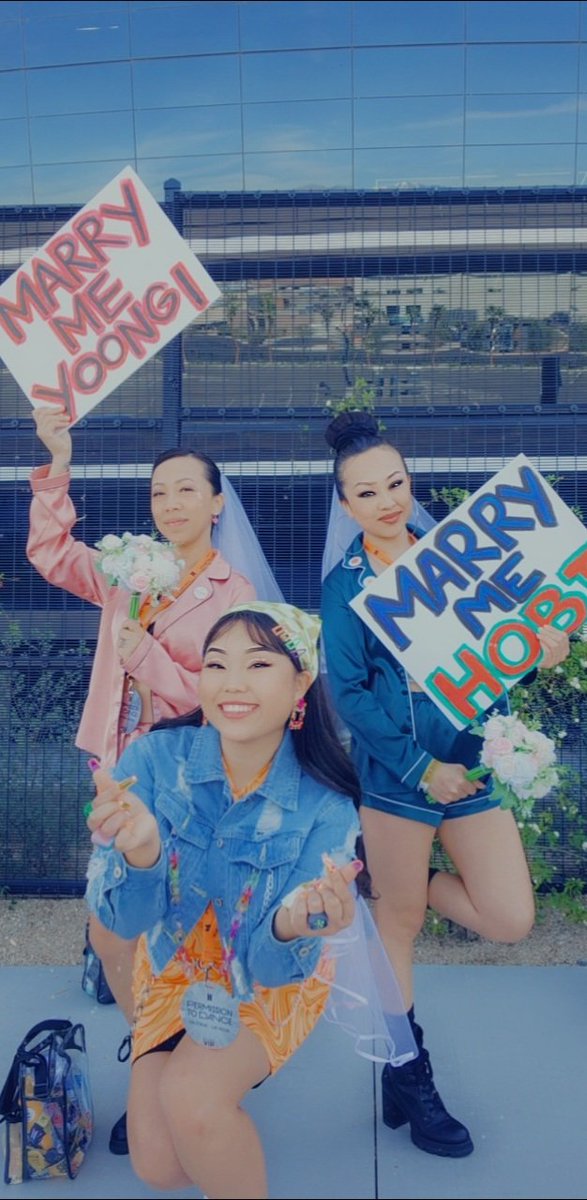 misss_cris's tweet photo. @BTS_twt MARRY US!!!! 🥰🥰🥰 https://t.co/chMuHRHOwU