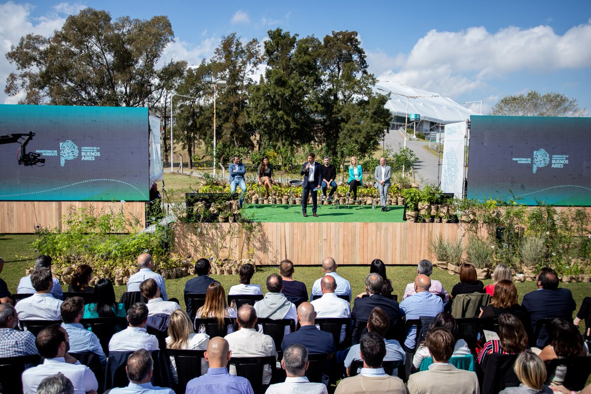 Junto al Gobernador de la Provincia de Buenos Aires <a href="/Kicillofok/">Axel Kicillof</a> y la Ministra <a href="/danyvilar/">Daniela Vilar</a> se presentó el Plan de Gestión del Ministerio de Ambiente.  

Esta nueva dependencia es un paso fundamental en la importancia que tiene el medio ambiente en la actualidad de la  <a href="/BAProvincia/">Gobierno PBA</a>