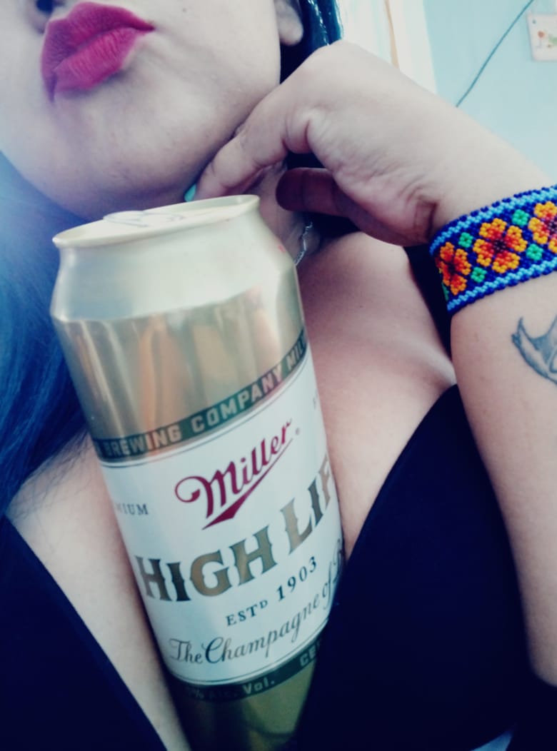 MaytePeGa's tweet photo. #miller #hihglife #beer #boobs https://t.co/TBECuOMkpU